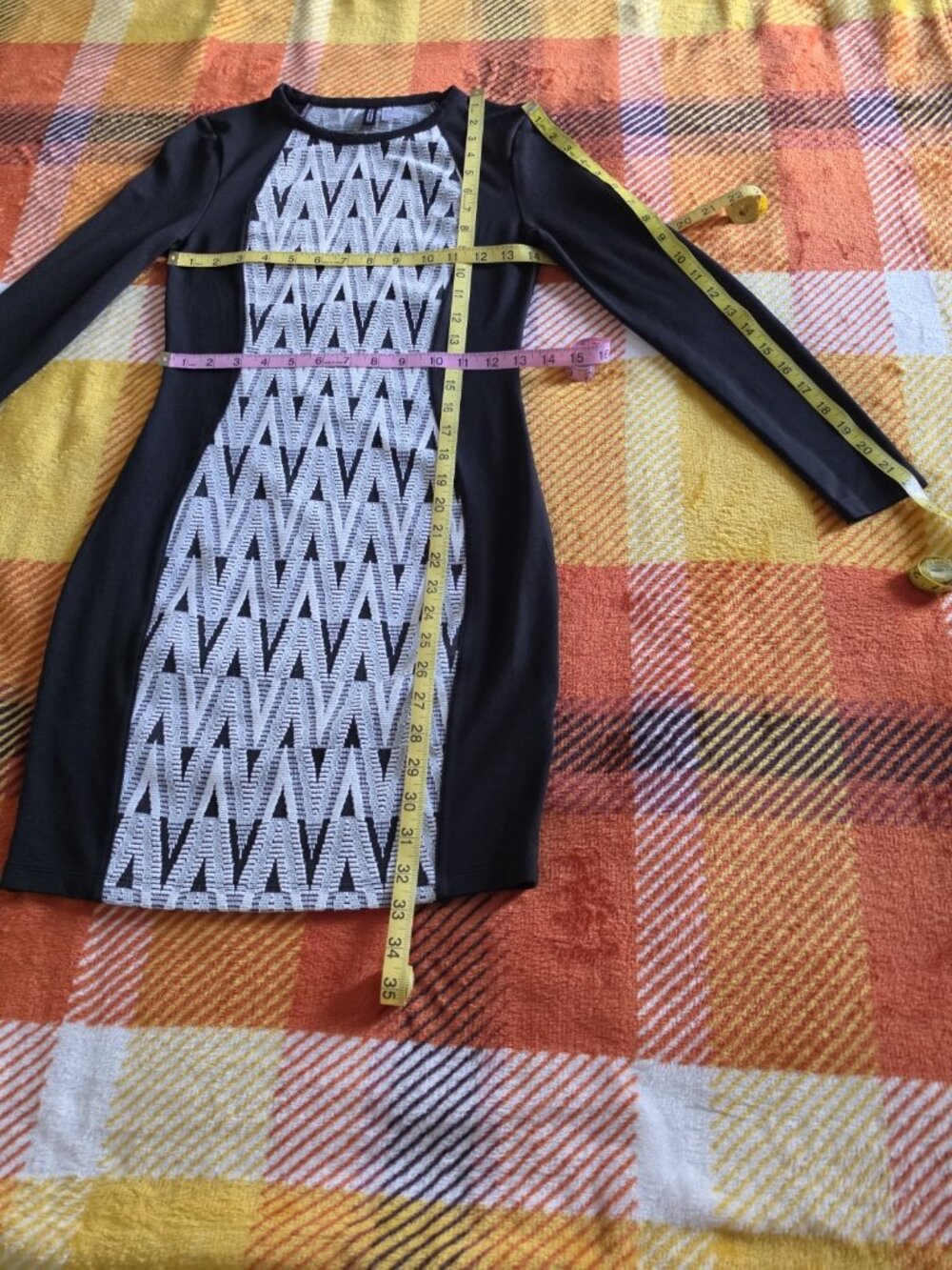 Divided by H&M Black/White Geometric Bodycon Dress Round Neck Long Sleeve 6 - Picture 8 of 9